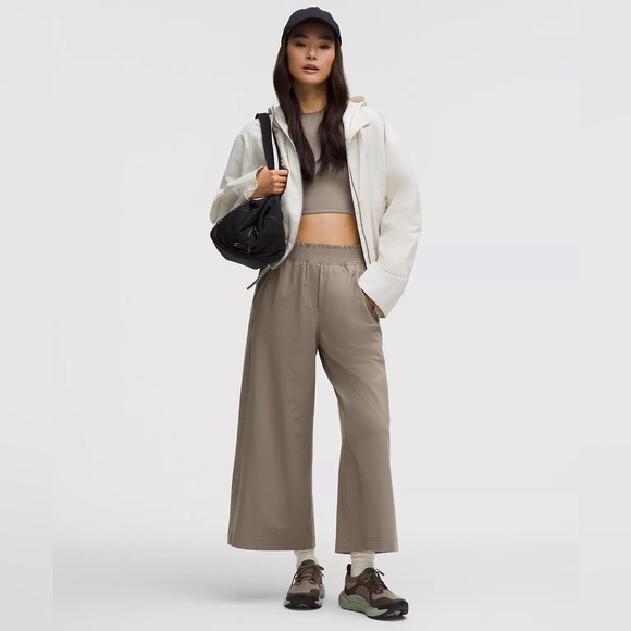 NWT Lululemon Athletica “Stretch Woven Ruffle Waist”  Wide-Leg Pants - Picture 1 of 5
